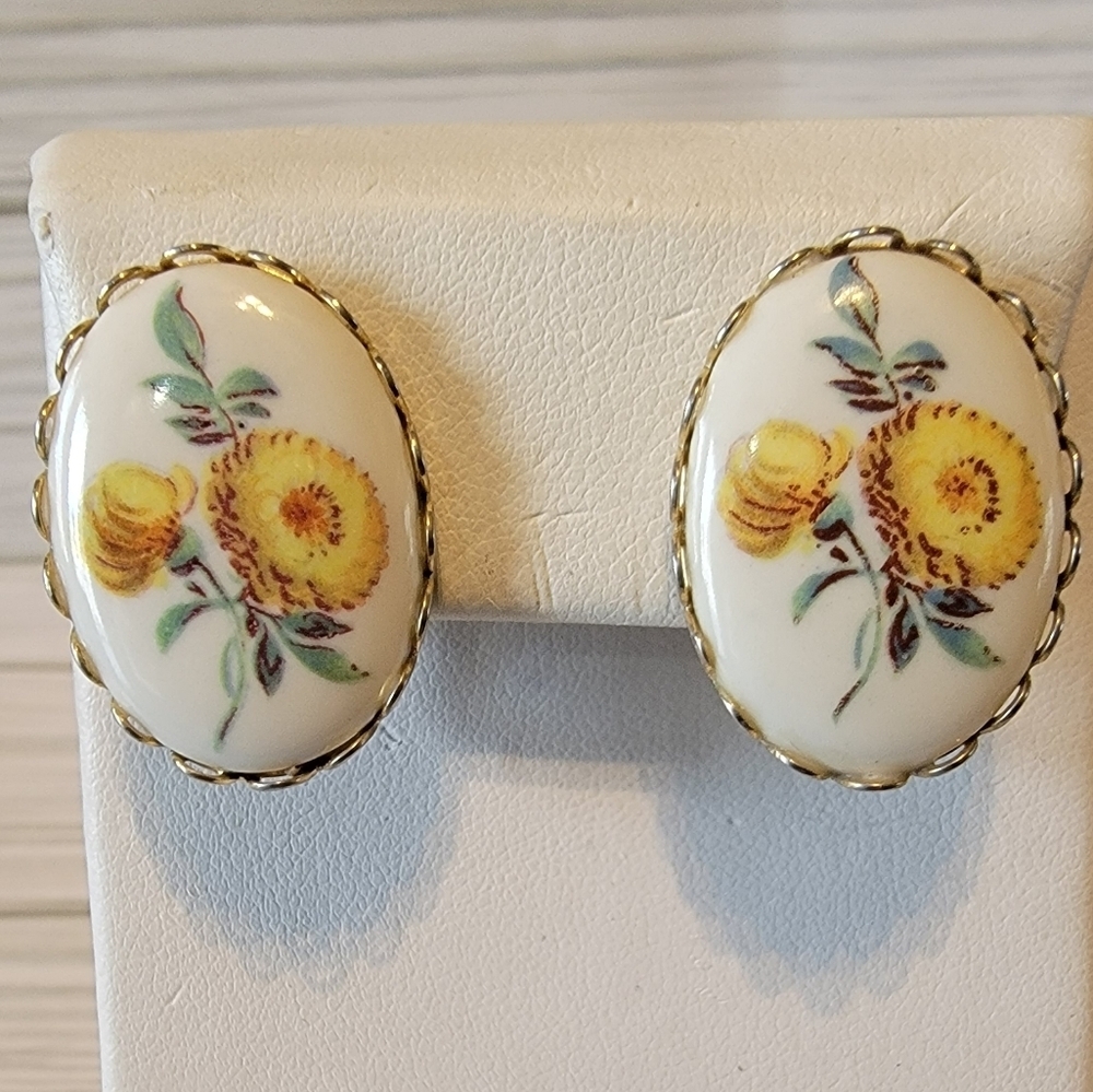 Vintage Porcelain Floral Cabochon Clip On Earrings Yellow Gold Tone